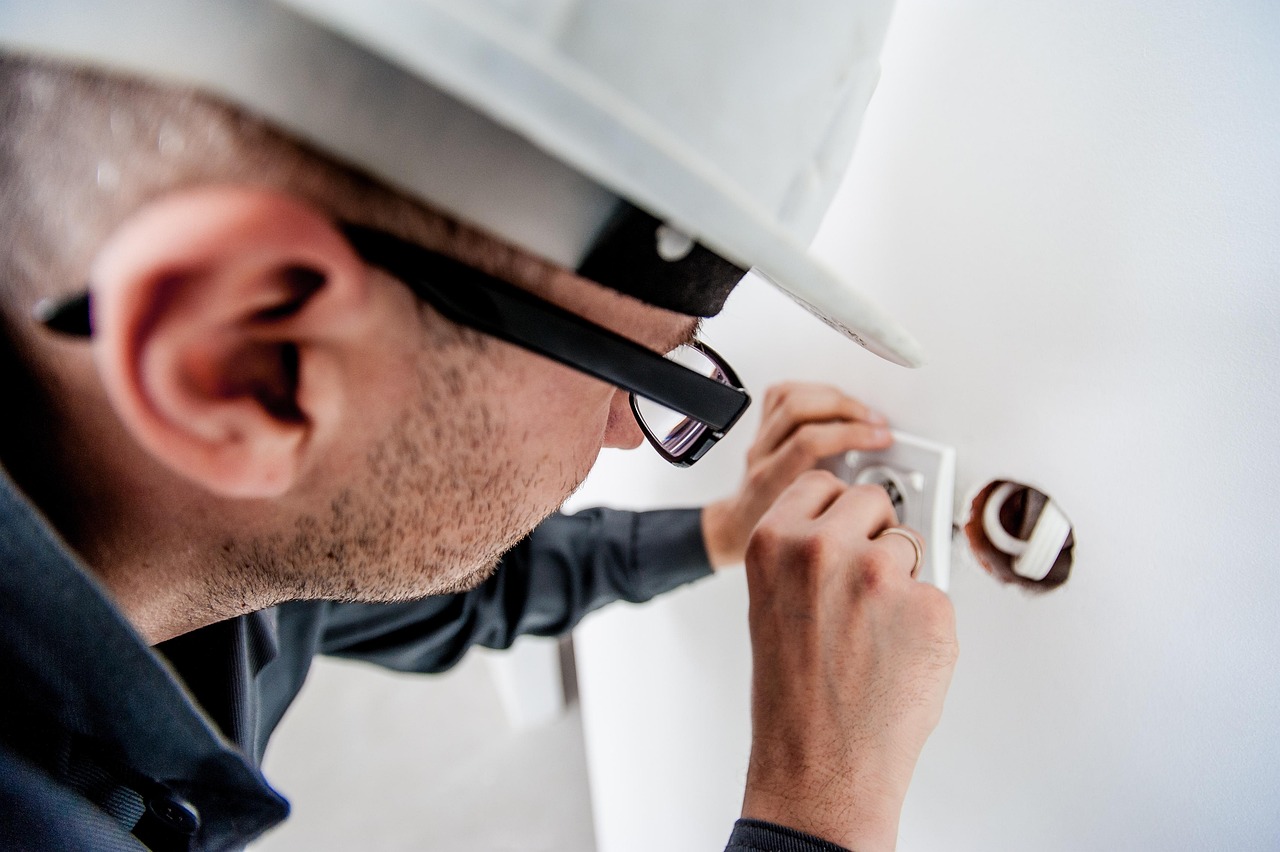 When to Bring in an Industrial Electrician and What the Work Involves